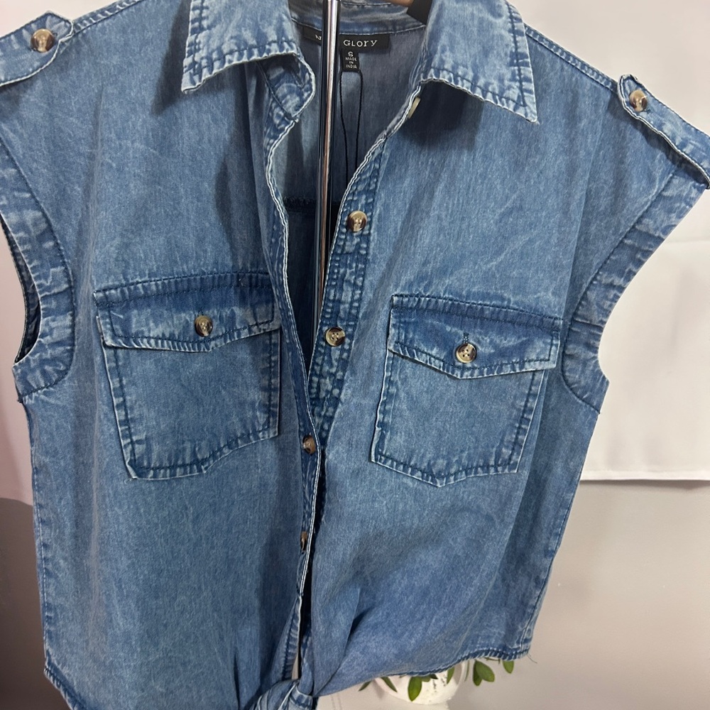 Soft Lightweight Denim Sleeveless “Muscle Sleeves “Button-Up with tie Bottom